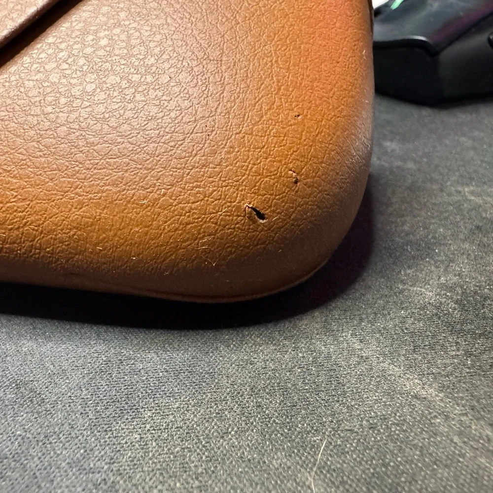 Ray-Ban Matte Black Sunglasses with Brown Case